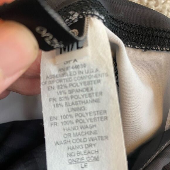 Onzie Graphic Leggings. XS and M/L - Picture 8 of 12